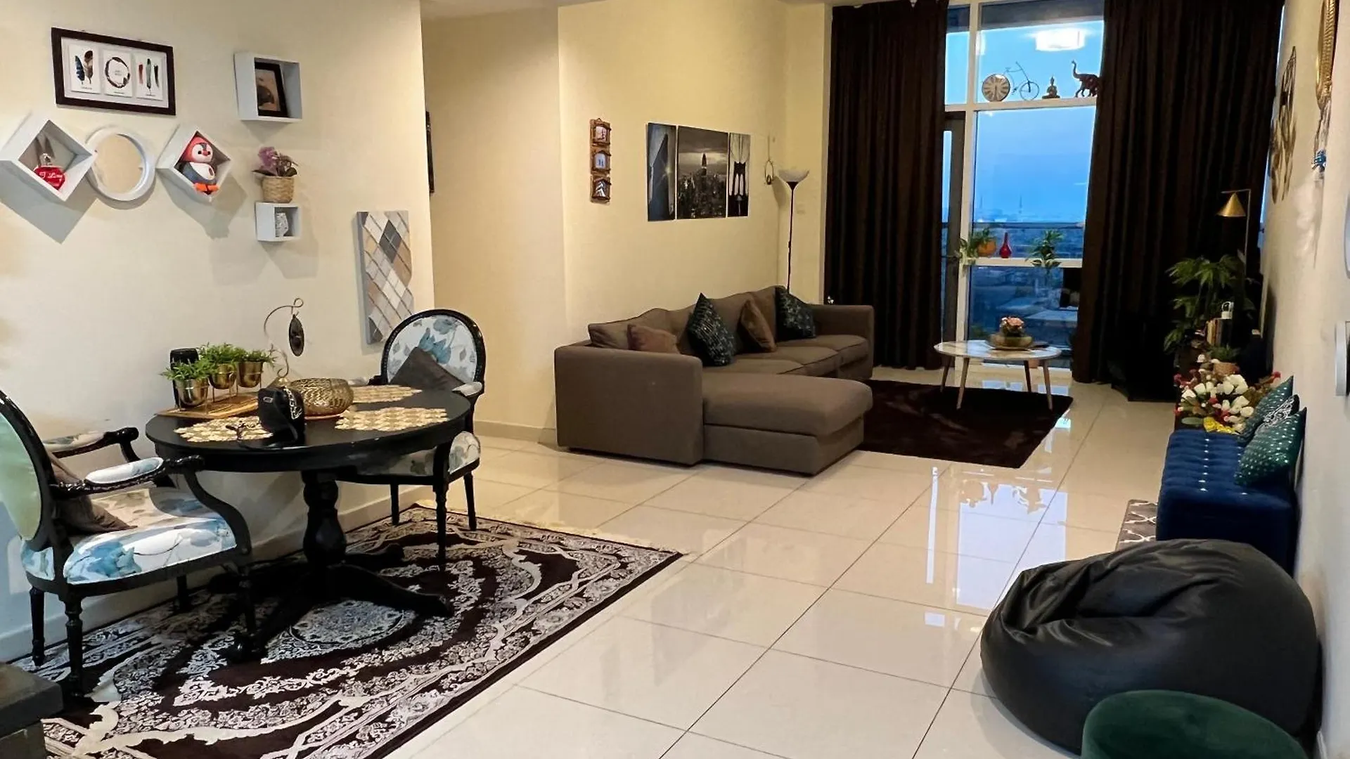 Luxurious 2 Bedroom Dt Apartment location